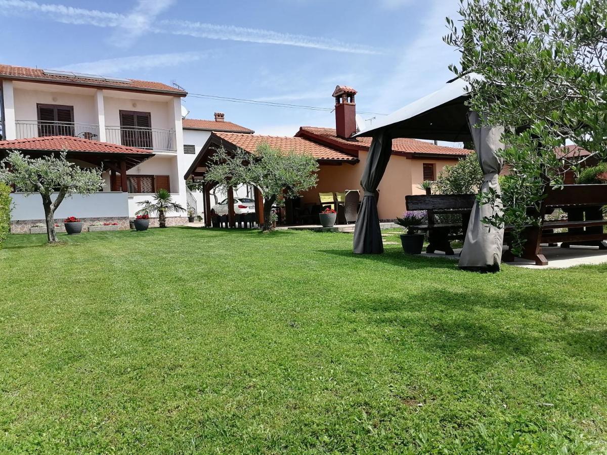 Relax Green House Rovinj Bagian luar foto